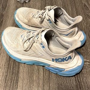 6.5 Womens Hokas Clifton 7s